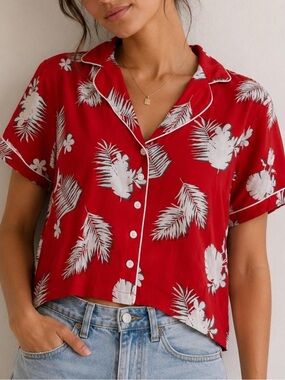 Forever 21 Tropical Palm Print Button-Up Crop Top - Red (S)